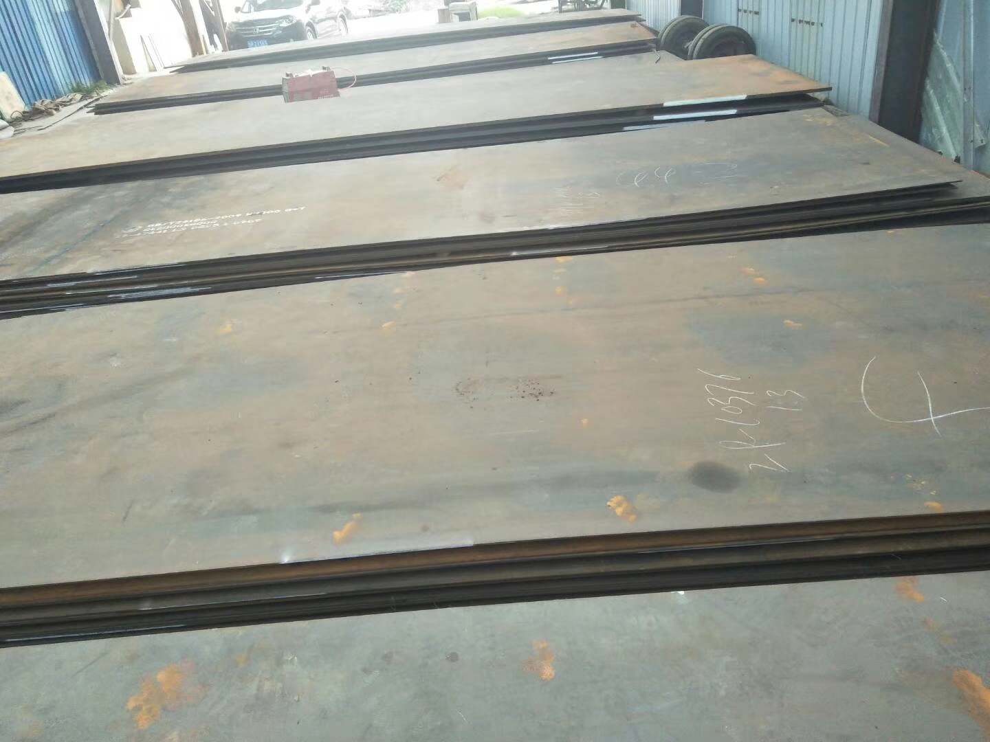 nm360耐磨襯板供不應(yīng)求 我們該怎么選擇